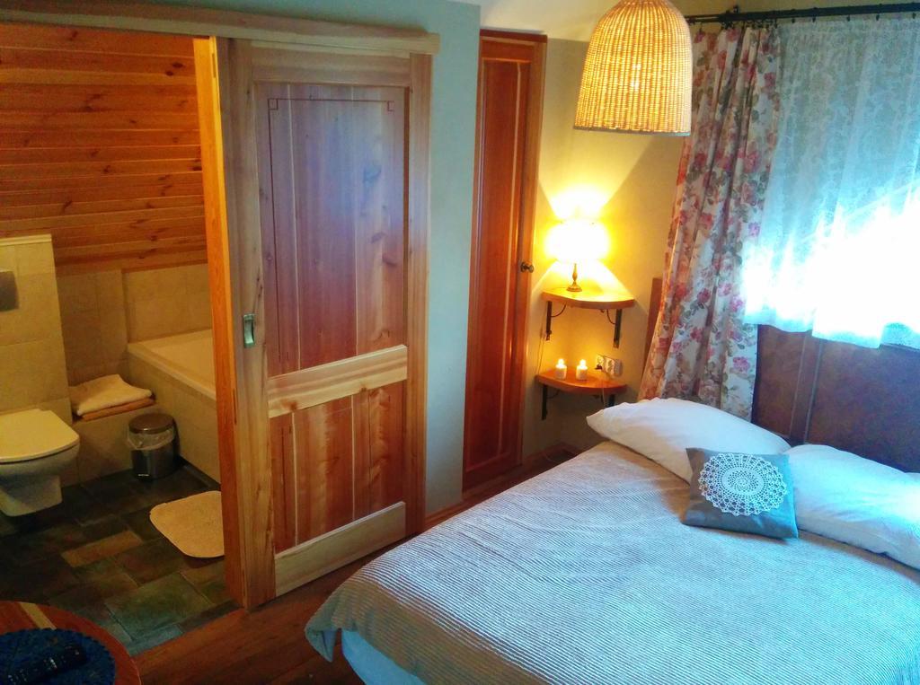 Dom Na Rozcesciu Bed & Breakfast Koniaków Oda fotoğraf